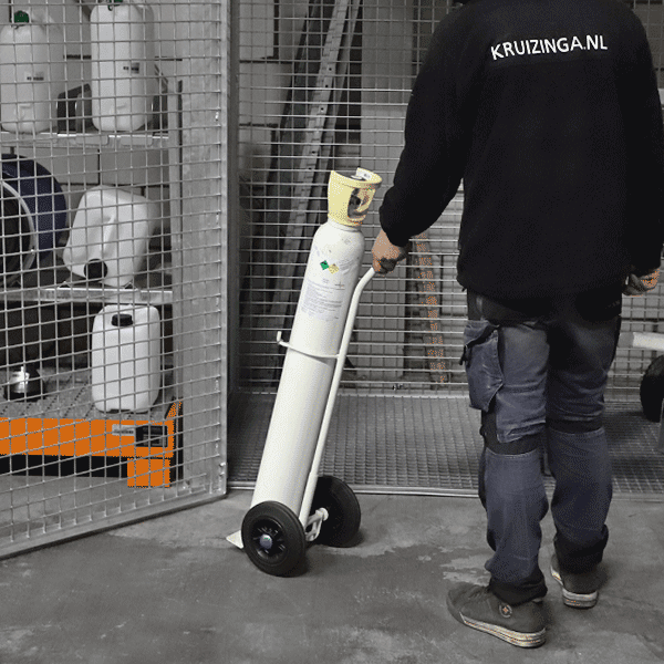 Gas cylinder hand truck with gas cylinder